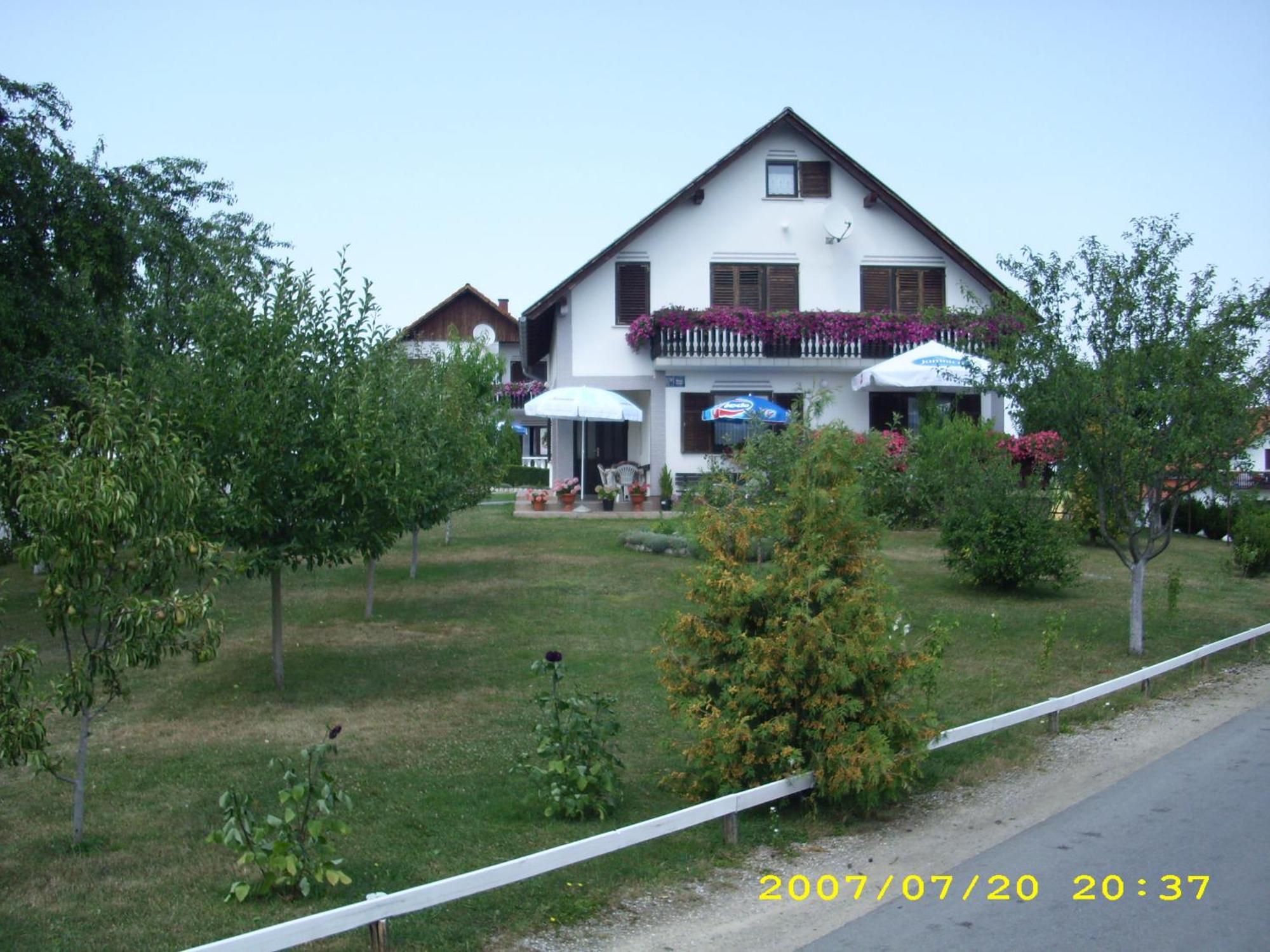 Guest House Adrijana Selište Drežničko Zewnętrze zdjęcie