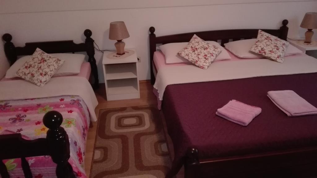 Guest House Adrijana Selište Drežničko Zewnętrze zdjęcie